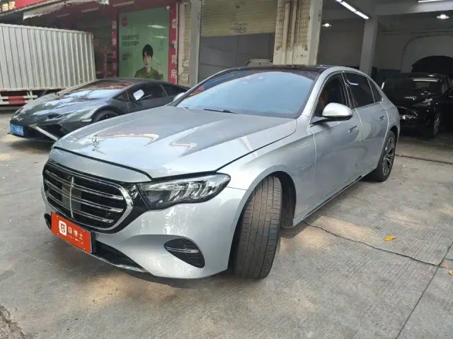 Фотография автомобиля — Mercedes-Benz E-Class