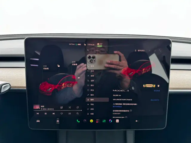 Tesla Model 3 — Фото автомобиля 5