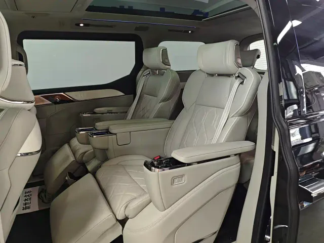 Volvo EM90 — Фото автомобиля 6