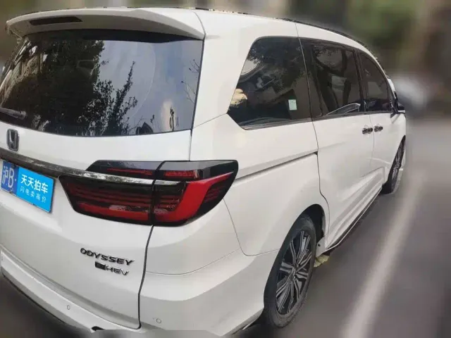 Honda Odyssey — Фото автомобиля 2