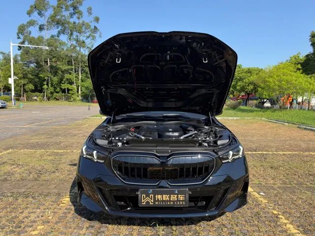 BMW 5 Series — Фото автомобиля 20