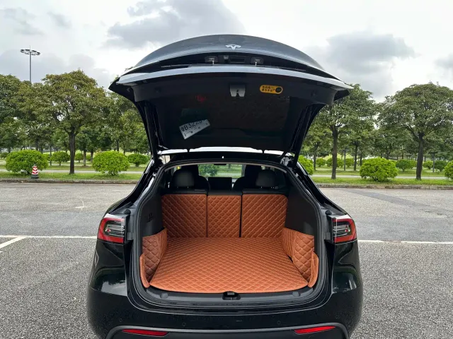 Tesla Model Y — Фото автомобиля 19