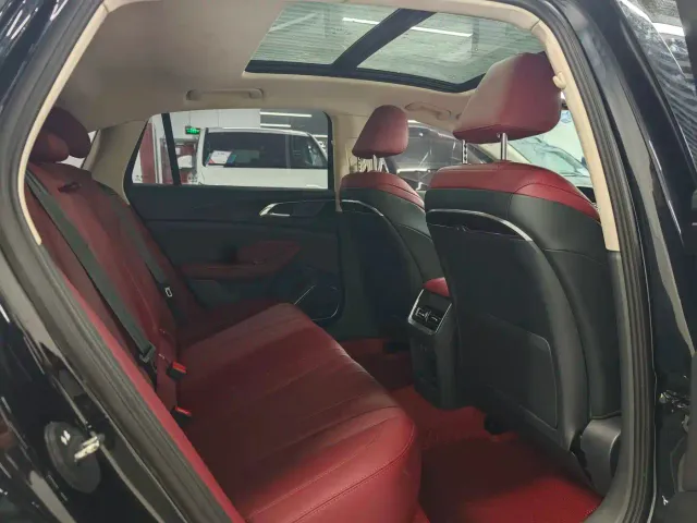 Hongqi H5 — Фото автомобиля 11