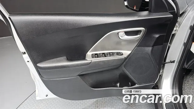 Kia Niro — Фото автомобиля 13