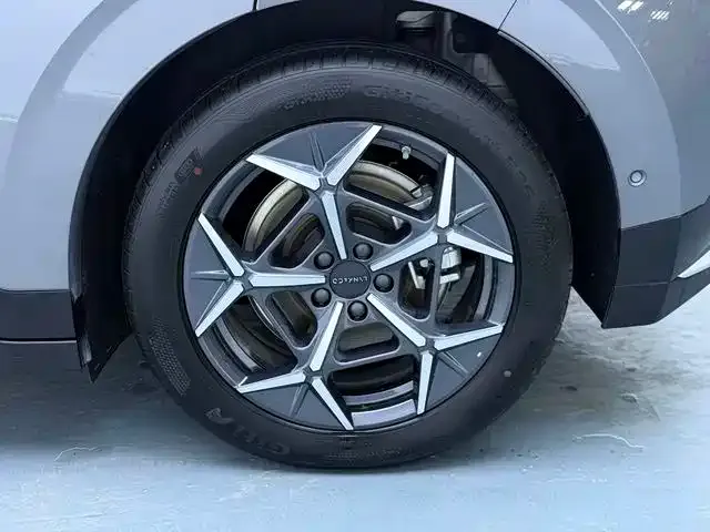 Lynk & Co Z20 — Фото автомобиля 18