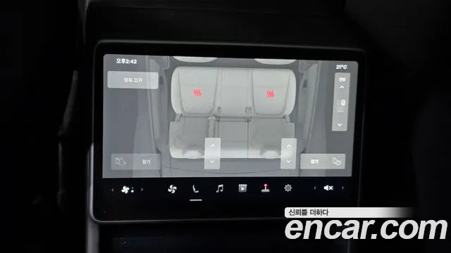 Tesla Model Y — Фото автомобиля 28