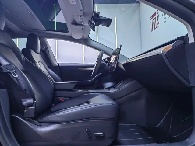 Tesla Model 3 — Фото автомобиля 9