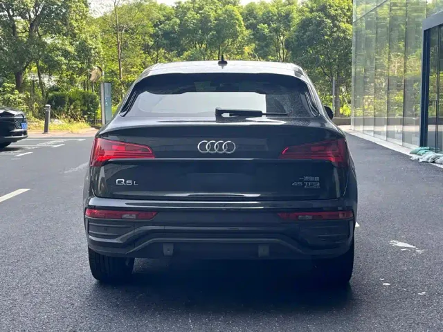 Audi Q5L Sportback — Фото автомобиля 3