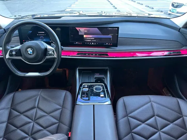 BMW 7 Series — Фото автомобиля 10