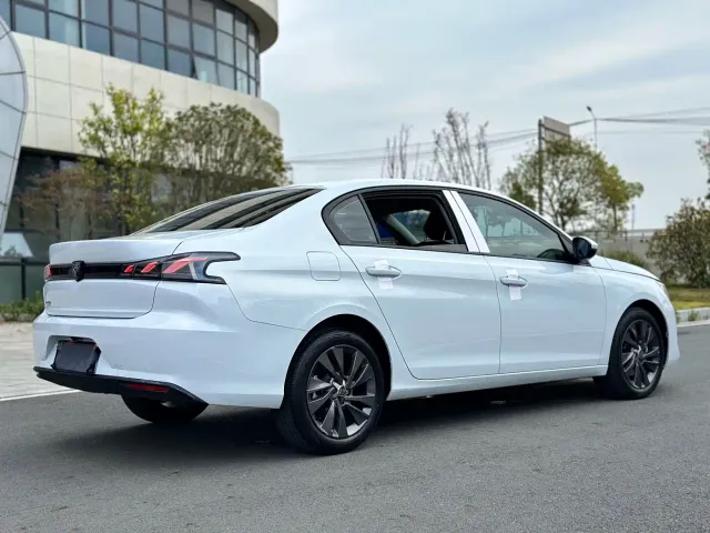 Peugeot 408 — Фото автомобиля 9