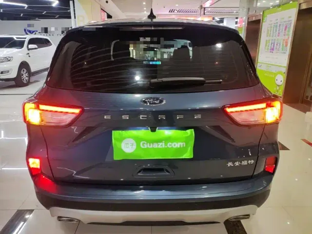 Ford Escape — Фото автомобиля 3