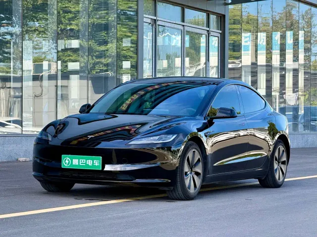 Фотография автомобиля — Tesla Model 3