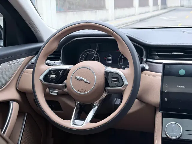 Jaguar XFL — Фото автомобиля 22