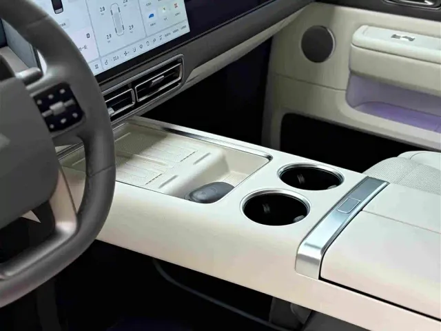 Li Auto MEGA — Фото автомобиля 12
