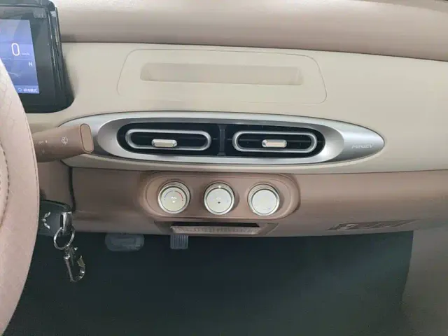 Wuling Hongguang Mini EV — Фото автомобиля 12