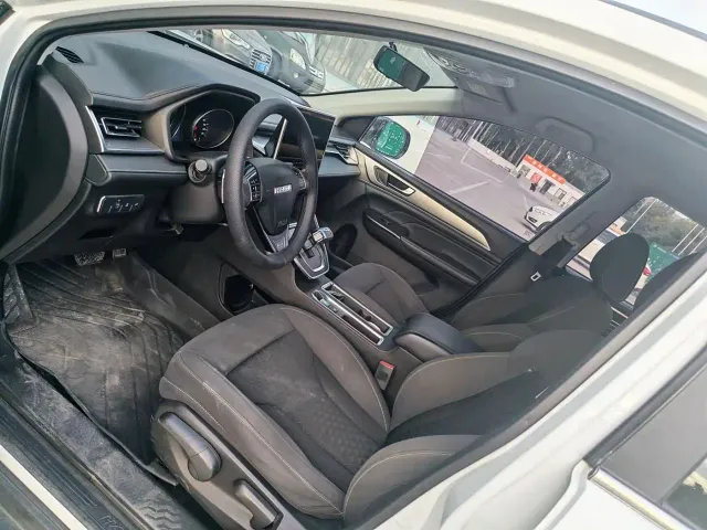 Haval M6 — Фото автомобиля 9