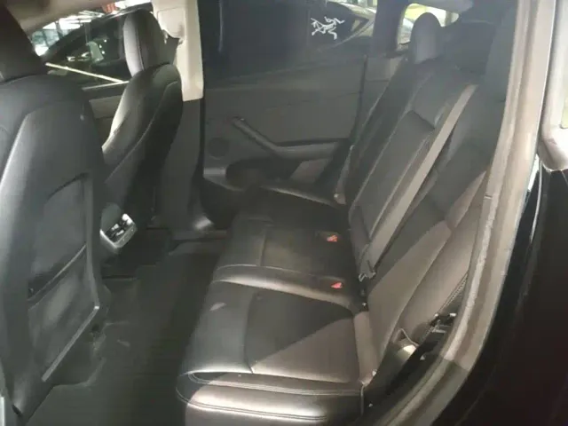 Tesla Model Y — Фото автомобиля 16