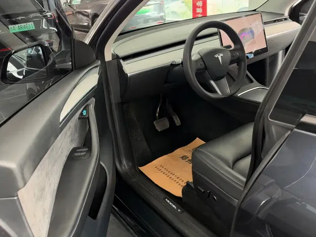 Tesla Model Y — Фото автомобиля 8