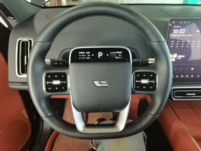 Li Auto L9 — Фото автомобиля 10
