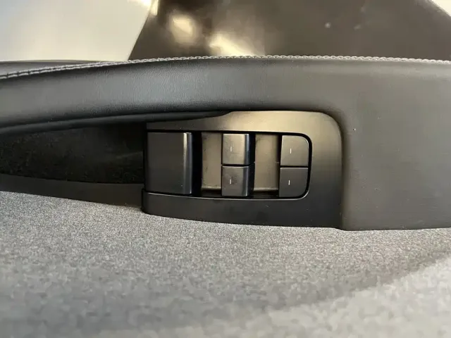 Tesla Model 3 — Фото автомобиля 26