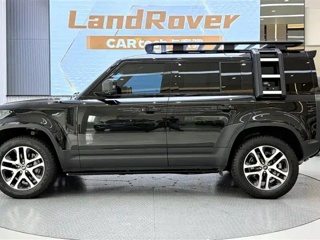 Land Rover Defender — Фото автомобиля 3