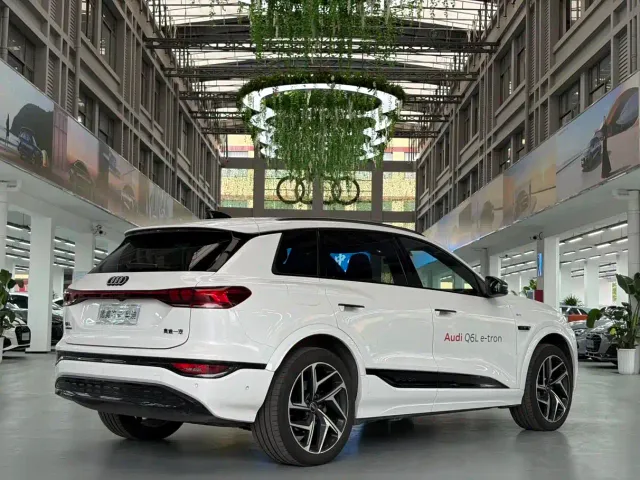 Audi Q6L e-tron — Фото автомобиля 5