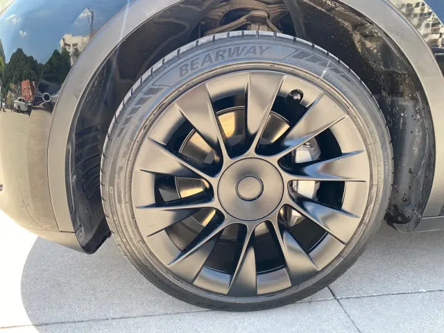 Tesla Model Y — Фото автомобиля 6