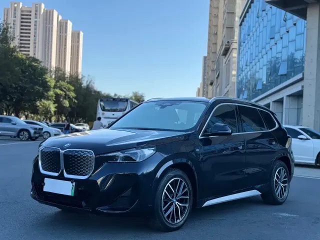 Фотография автомобиля — BMW iX1