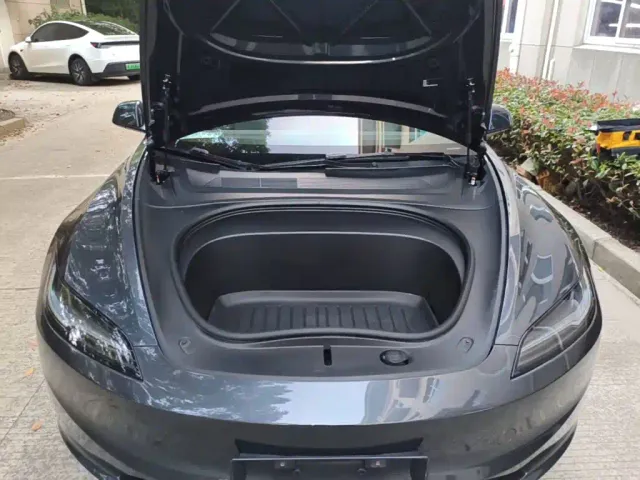 Tesla Model 3 — Фото автомобиля 19