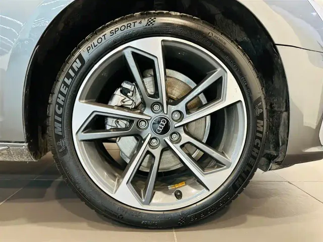 Audi A4L — Фото автомобиля 14