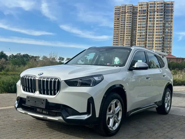 Фотография автомобиля — BMW X1