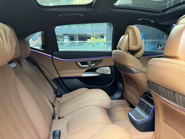 Mercedes-Benz E-Class — Фото автомобиля 14