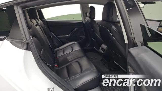 Tesla Model 3 — Фото автомобиля 11