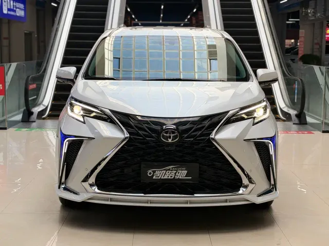 Toyota Sienna — Фото автомобиля 2