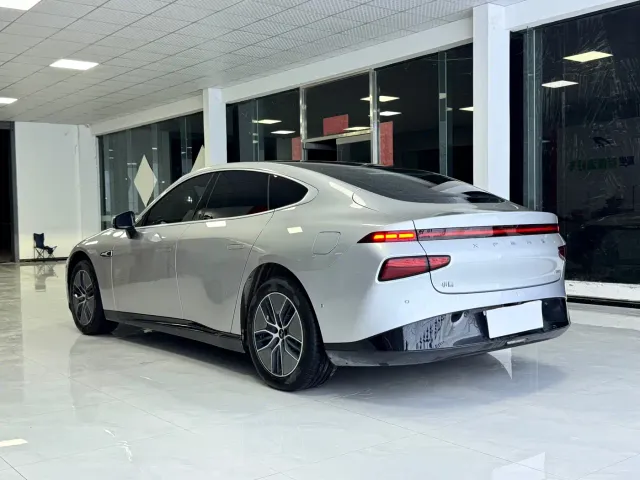 Xpeng P7 — Фото автомобиля 5