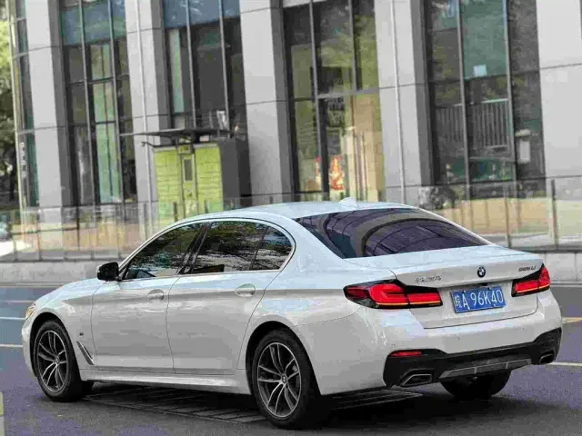 BMW 5 Series — Фото автомобиля 3