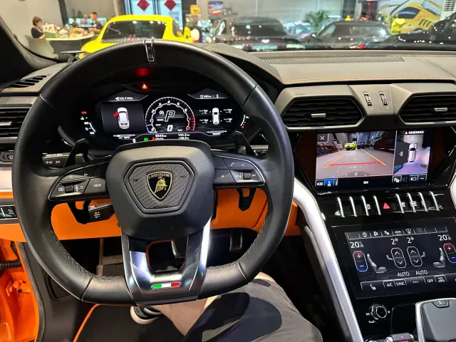 Lamborghini Urus — Фото автомобиля 9