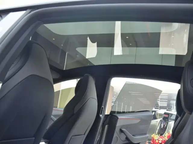 Tesla Model Y L — Фото автомобиля 14