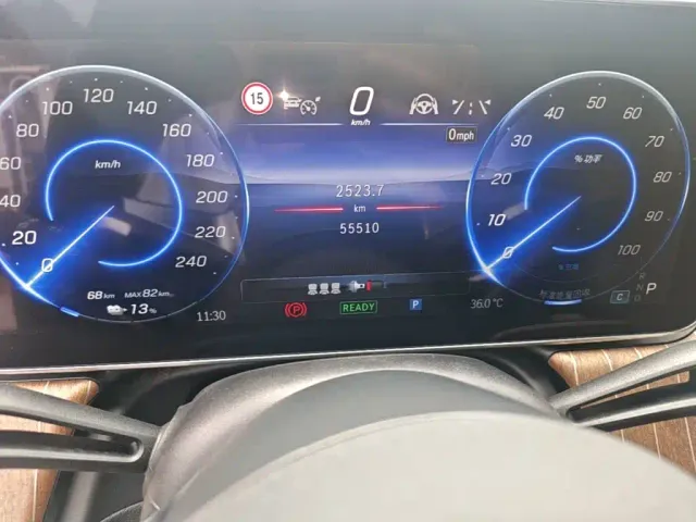 Mercedes-Benz EQE SUV — Фото автомобиля 11