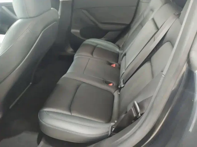 Tesla Model Y — Фото автомобиля 16