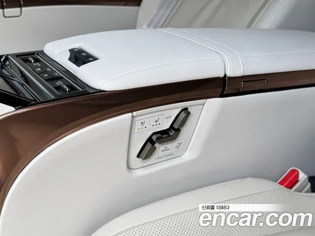 Lexus LM — Фото автомобиля 17