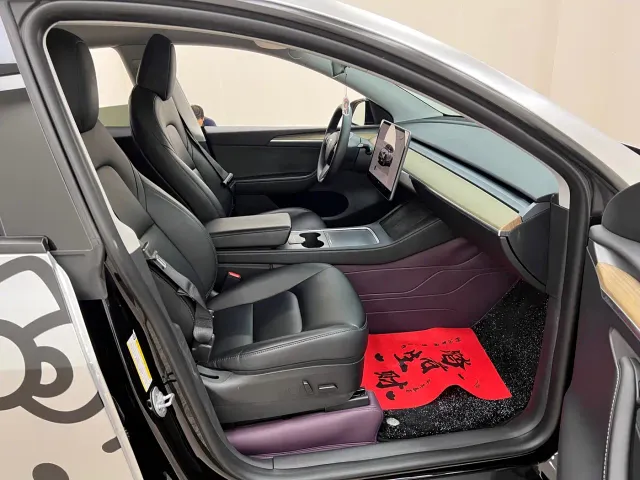 Tesla Model Y — Фото автомобиля 30
