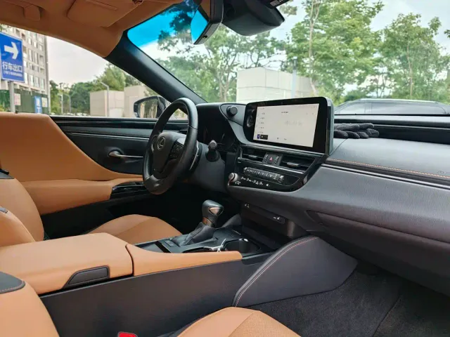 Lexus ES — Фото автомобиля 18