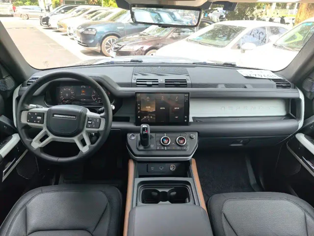 Land Rover Defender — Фото автомобиля 7