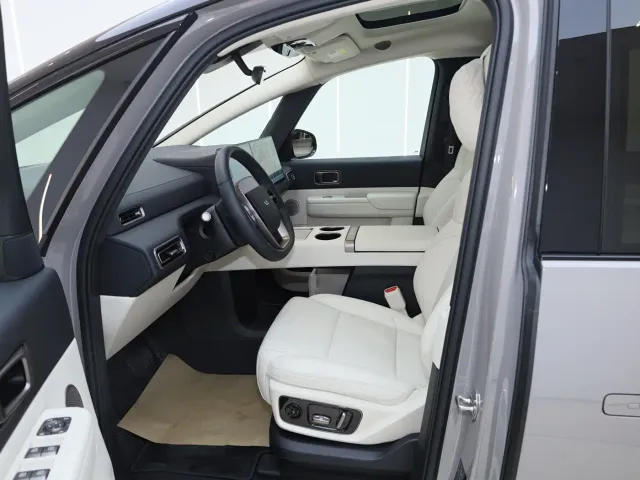 Li Auto MEGA — Фото автомобиля 27
