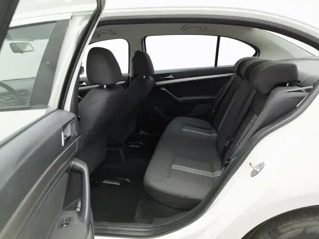 Volkswagen Lavida — Фото автомобиля 15