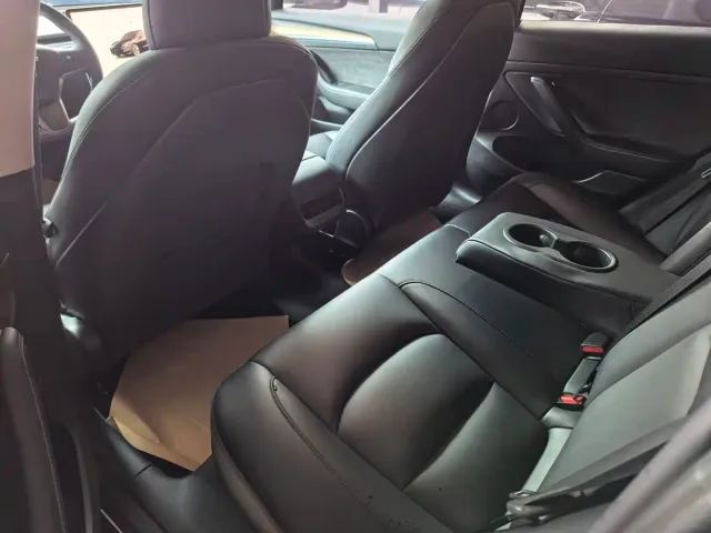 Tesla Model 3 — Фото автомобиля 11