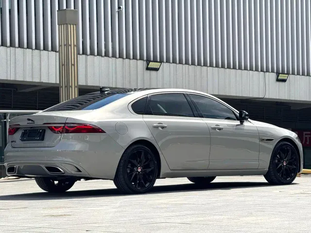 Jaguar XFL — Фото автомобиля 9