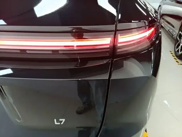 Li Auto L7 — Фото автомобиля 7