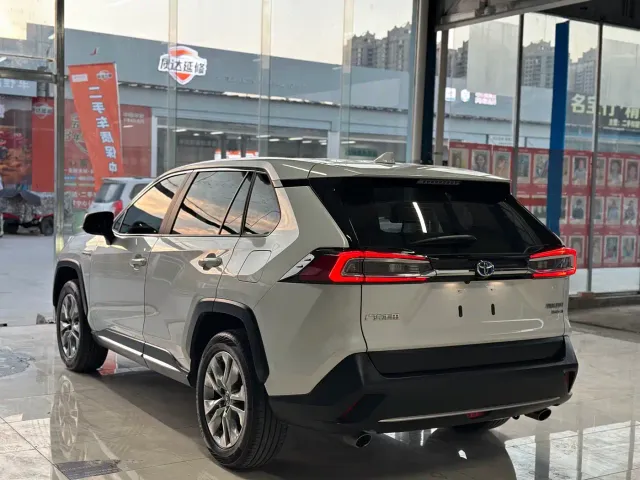 Toyota Wildlander — Фото автомобиля 11